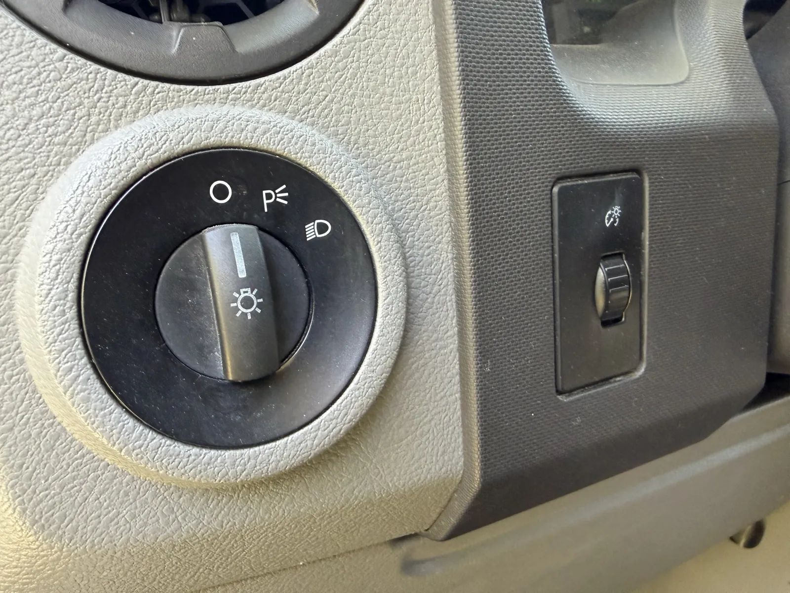 Used 2015 Ford E-450 - photo 33