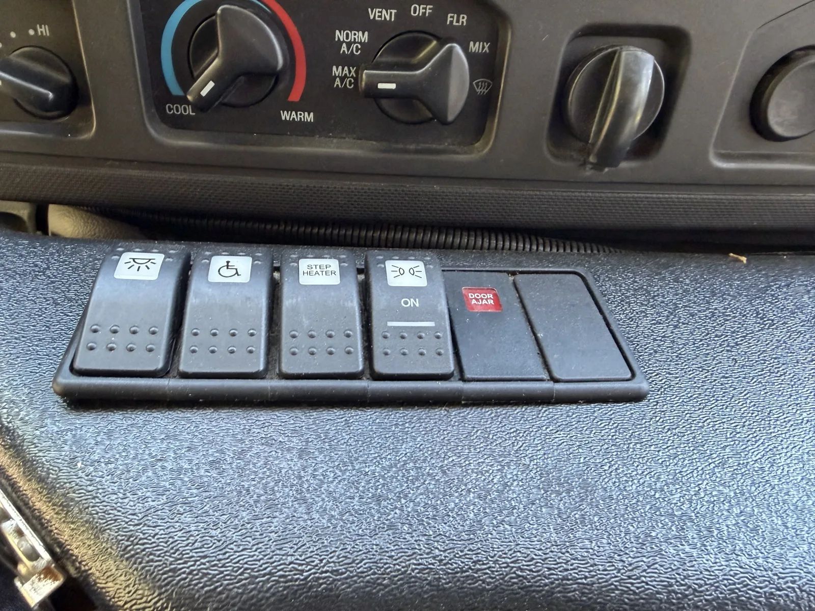 Used 2015 Ford E-450 - photo 36