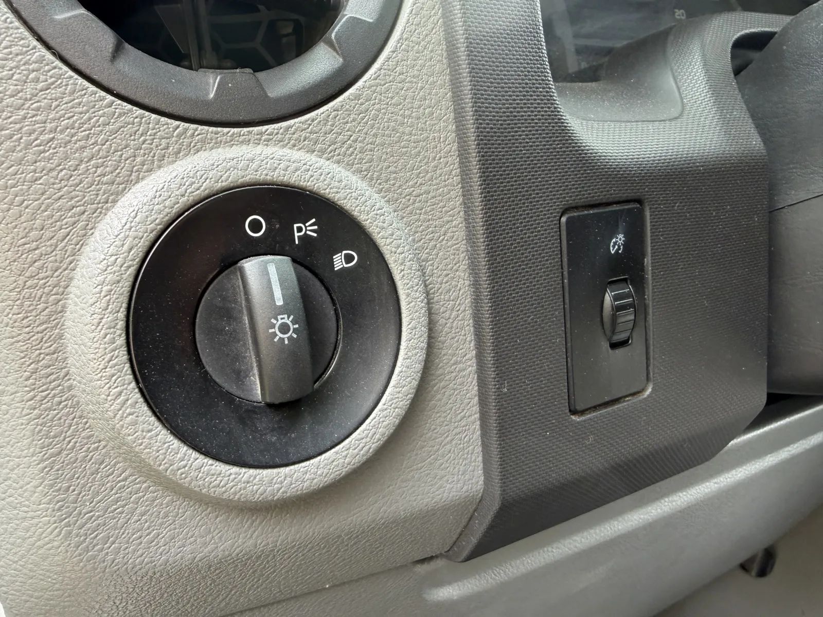 Used 2015 Ford E-450 - photo 37