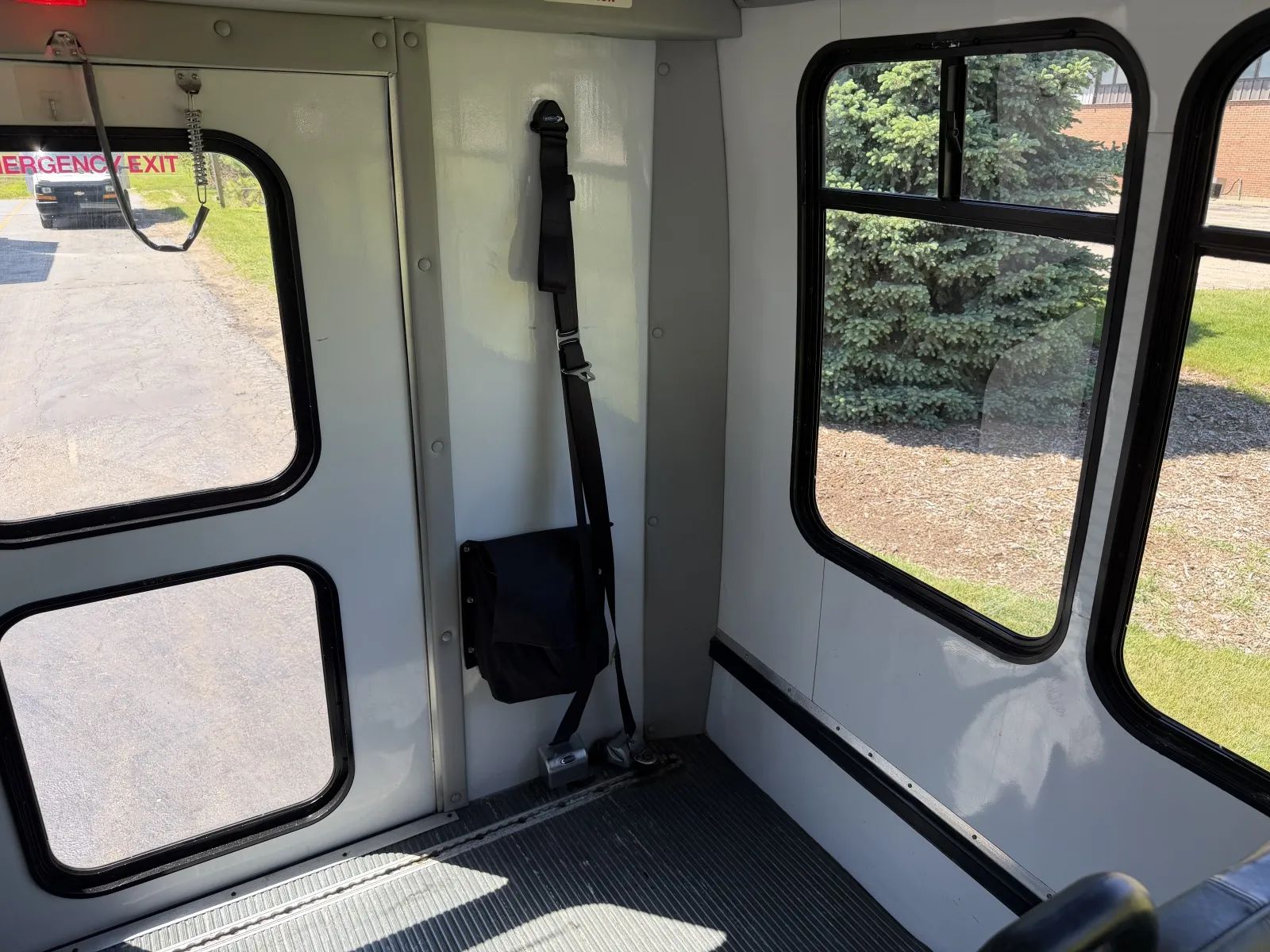Used 2015 Ford E-450 - photo 39