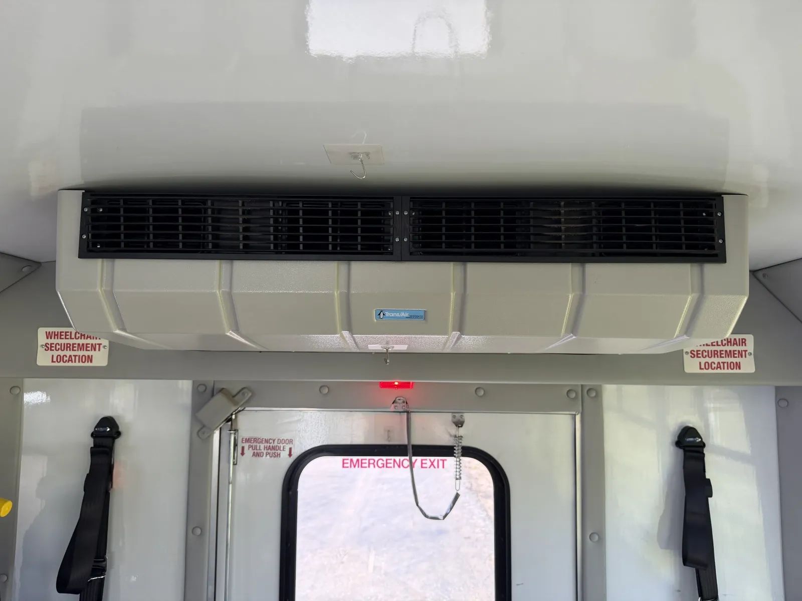 Used 2015 Ford E-450 - photo 40