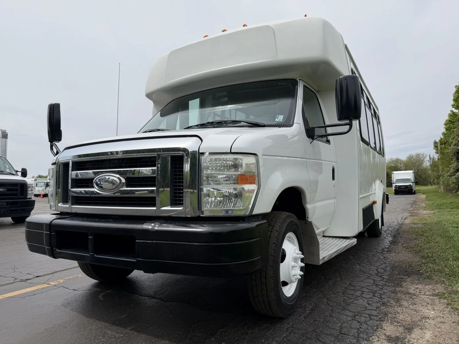 Used 2015 Ford E-450 - photo 7
