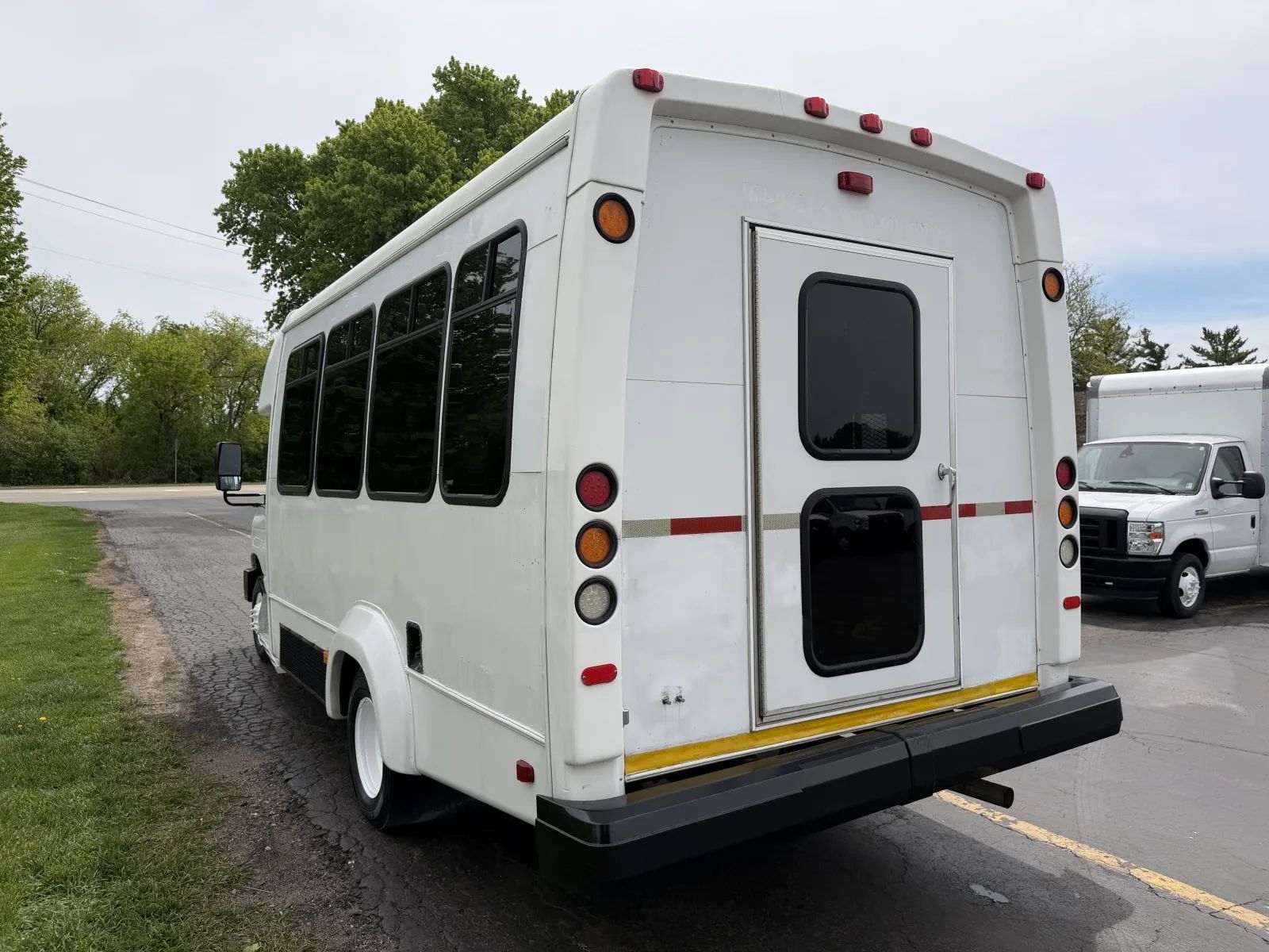 Used 2015 Ford E-450 - photo 11