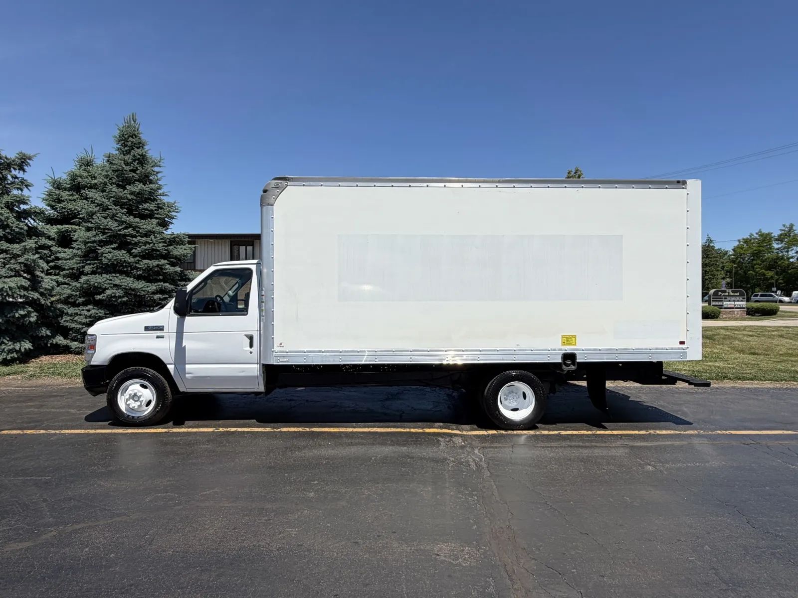 Used 2019 Ford E-350 - photo 6