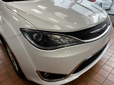 Used 2020 Chrysler Pacifica - photo 2