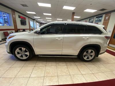 Used 2016 Toyota Highlander - photo 1