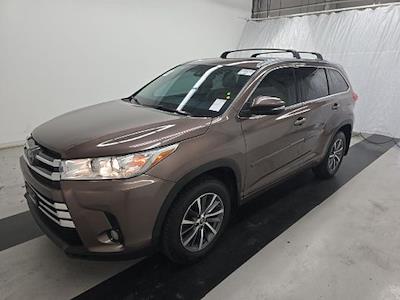 Used 2018 Toyota Highlander SE for sale #A1F-47302 - photo 2