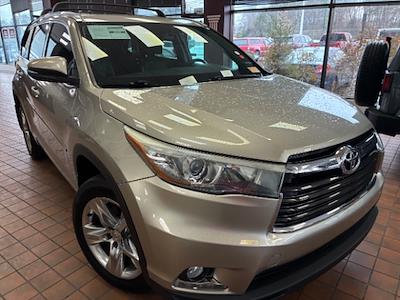 Used 2015 Toyota Highlander - photo 1