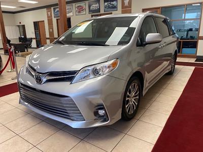 Used 2019 Toyota Sienna XLE Minivan for sale #A1FP-15596 - photo 1