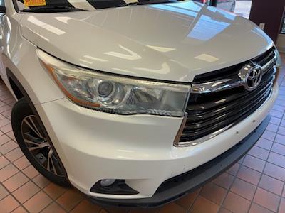 Used 2016 Toyota Highlander XLE for sale #A1FP-25255 - photo 2
