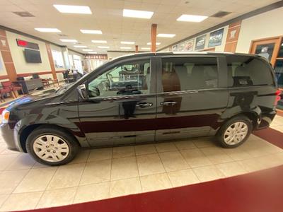 Used 2018 Dodge Grand Caravan SE Minivan for sale #A1P-38233 - photo 2