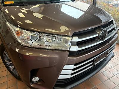 Used 2018 Toyota Highlander - photo 1