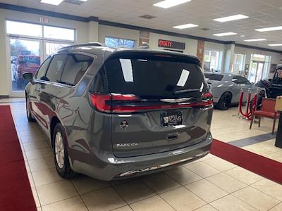 Used 2022 Chrysler Pacifica Touring L Minivan for sale #A1P-97144 - photo 2