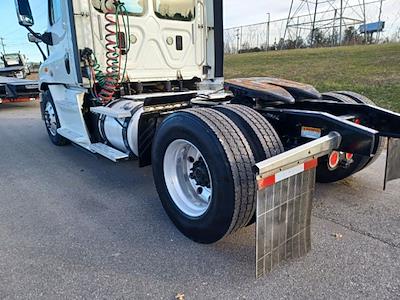 Used 2015 Freightliner Cascadia Cummins ISX12 Semi Truck for sale #A1P-D1566 - photo 2