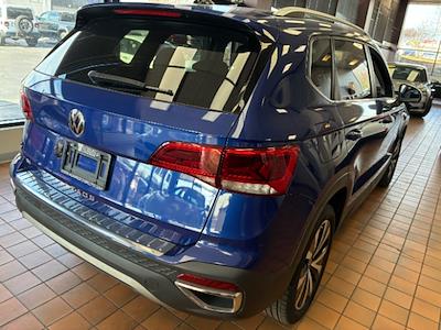Used 2022 Volkswagen Taos SE for sale #A2F-96045 - photo 2