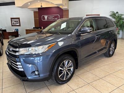 Used 2018 Toyota Highlander SE AWD SUV for sale #A2TP-08436 - photo 2