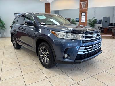 Used 2018 Toyota Highlander SE AWD SUV for sale #A2TP-08436 - photo 1