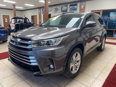 Used 2019 Toyota Highlander - photo 1