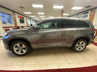 Used 2019 Toyota Highlander - photo 1
