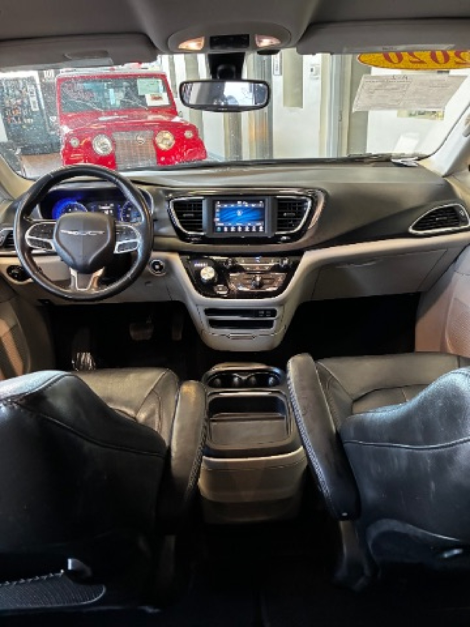 Used 2020 Chrysler Pacifica - photo 28