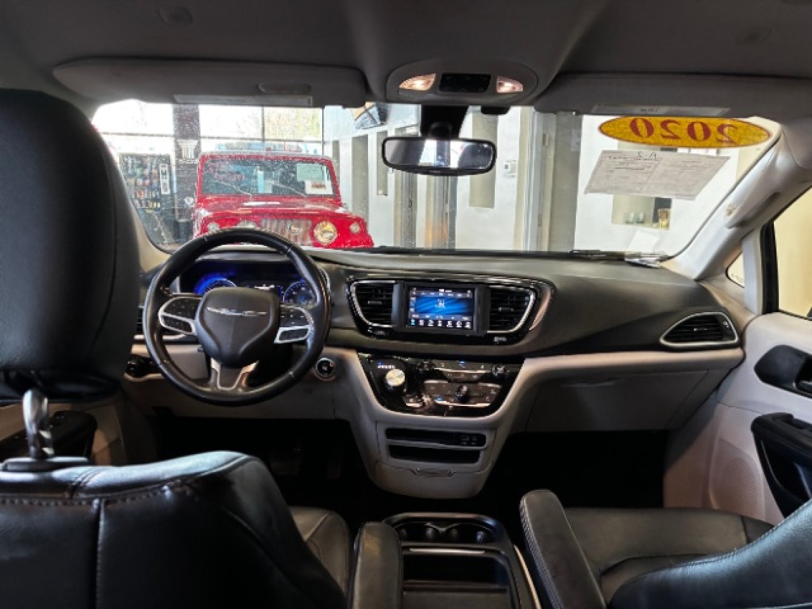 Used 2020 Chrysler Pacifica - photo 31