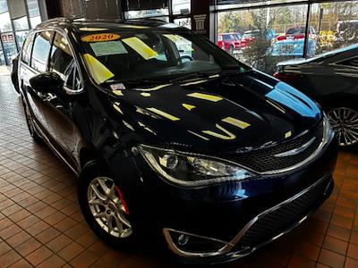 Used 2020 Chrysler Pacifica - photo 1