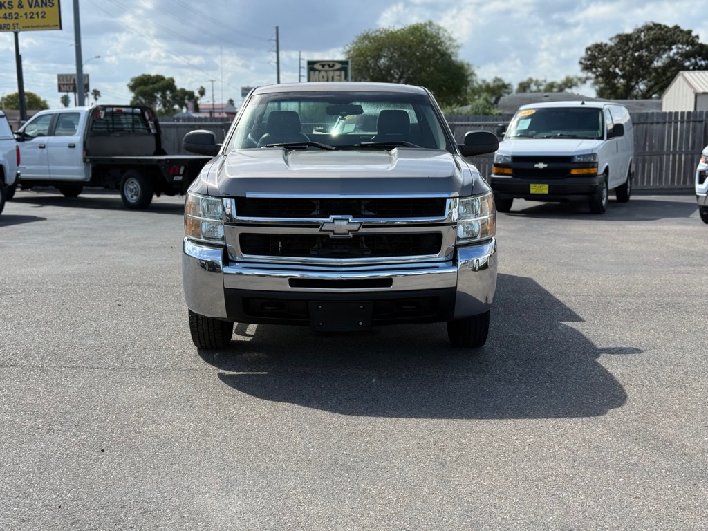 2009 Chevrolet Silverado LS photo 3