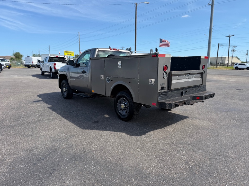 2009 Chevrolet Silverado LS photo 2