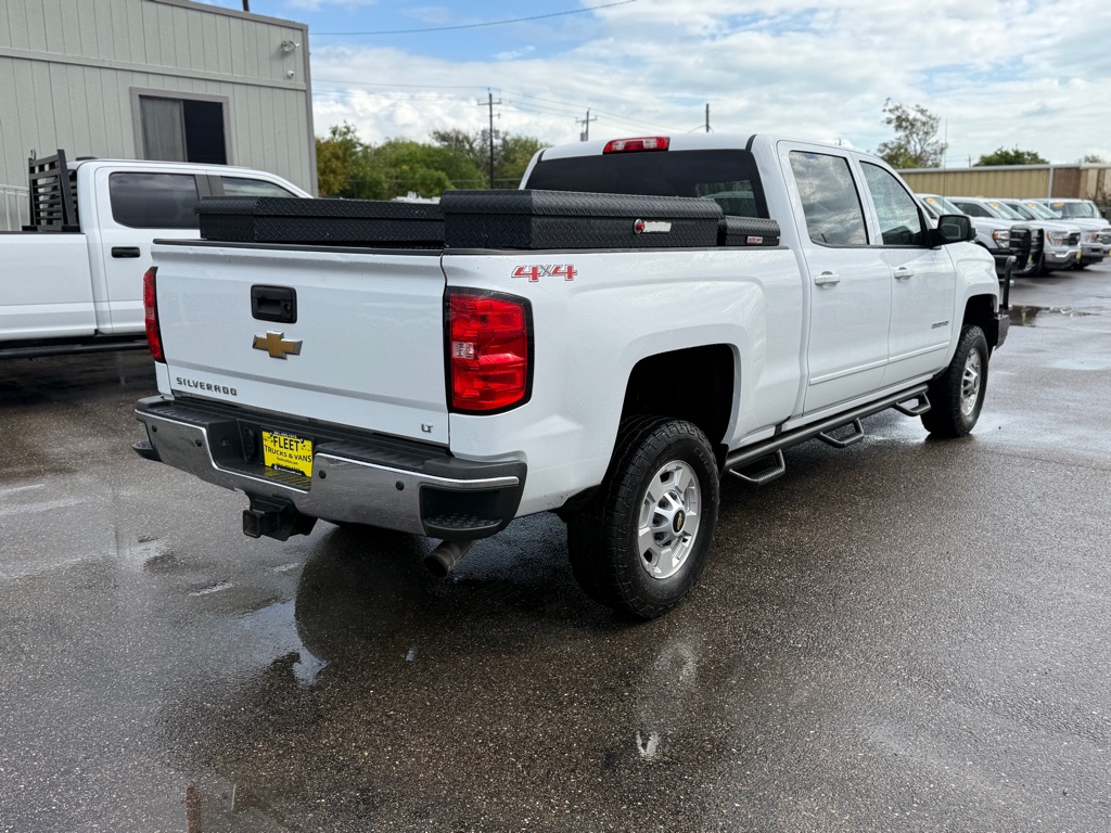 2017 Chevrolet Silverado LT photo 2