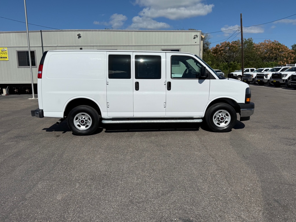 2024 Gmc Savana 2500 Cargo photo 2