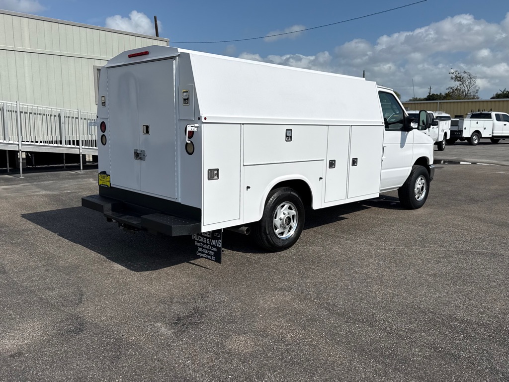 2013 Ford E-350 photo 2