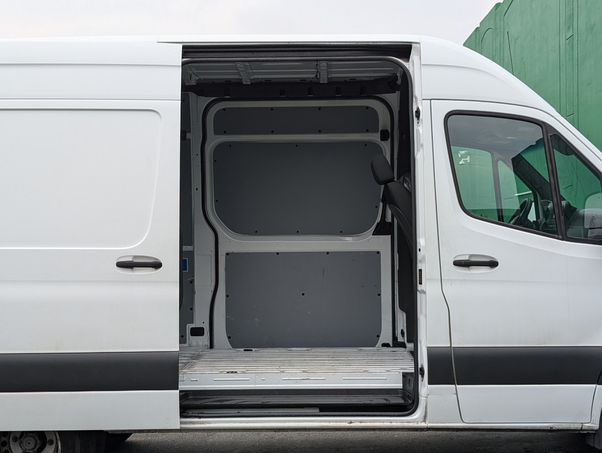 Used 2019 Freightliner Sprinter - photo 11