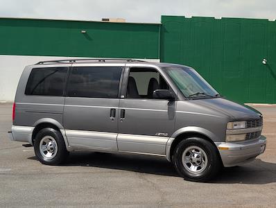 Used 2000 Chevrolet Astro - photo 1