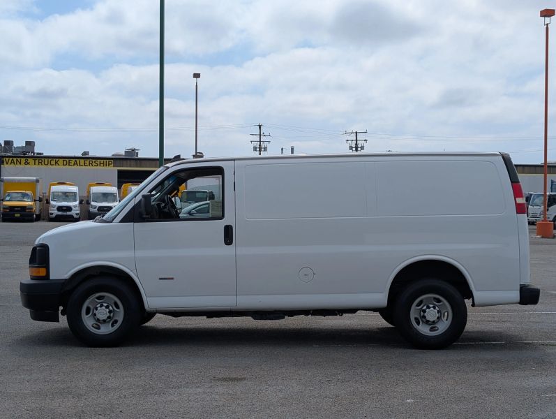 Used 2017 Chevrolet Express 3500 - photo 8