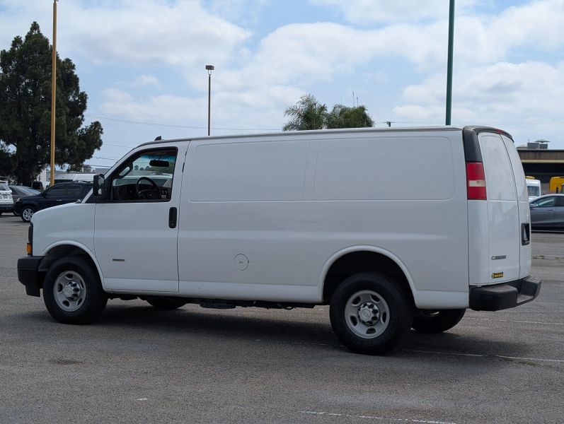 Used 2017 Chevrolet Express 3500 - photo 9