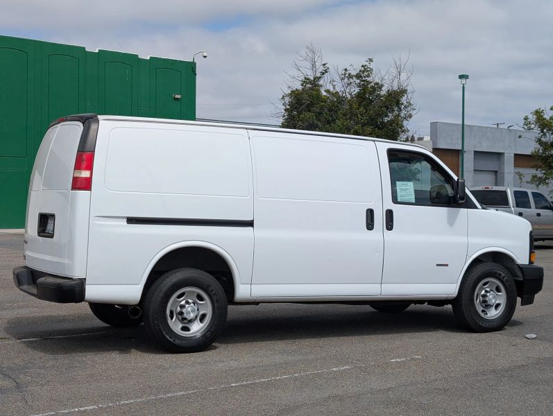 Used 2017 Chevrolet Express 3500 - photo 5