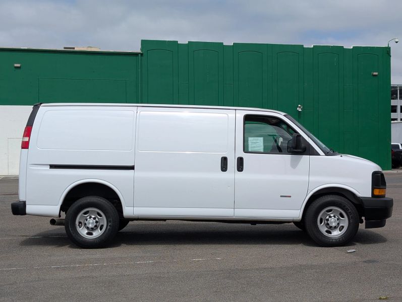 Used 2017 Chevrolet Express 3500 - photo 11