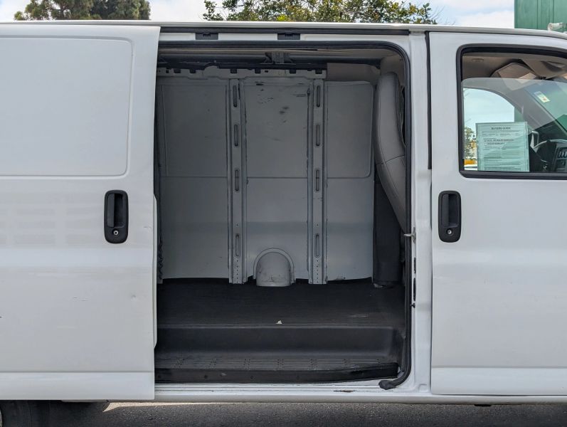 Used 2017 Chevrolet Express 3500 - photo 12