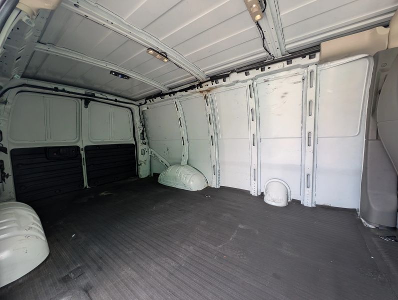 Used 2017 Chevrolet Express 3500 - photo 13
