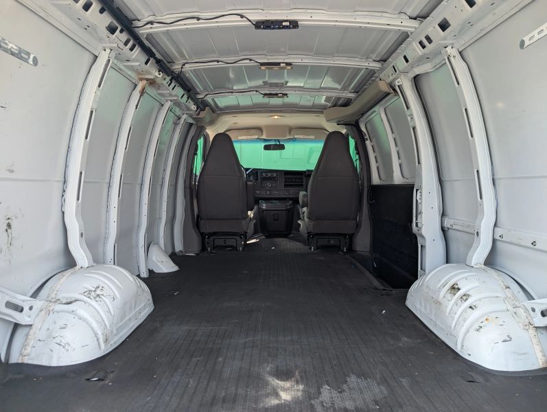 Used 2017 Chevrolet Express 3500 - photo 14