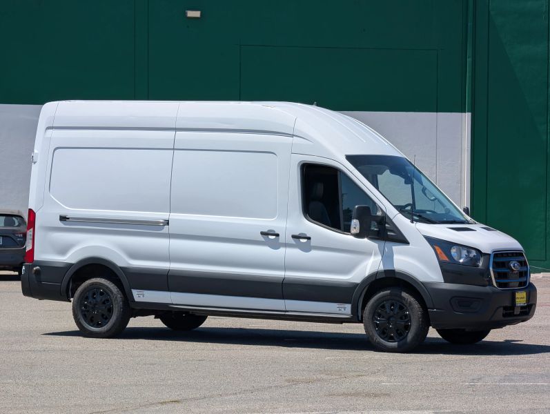 Used 2022 Ford E-Transit 350 - photo 1