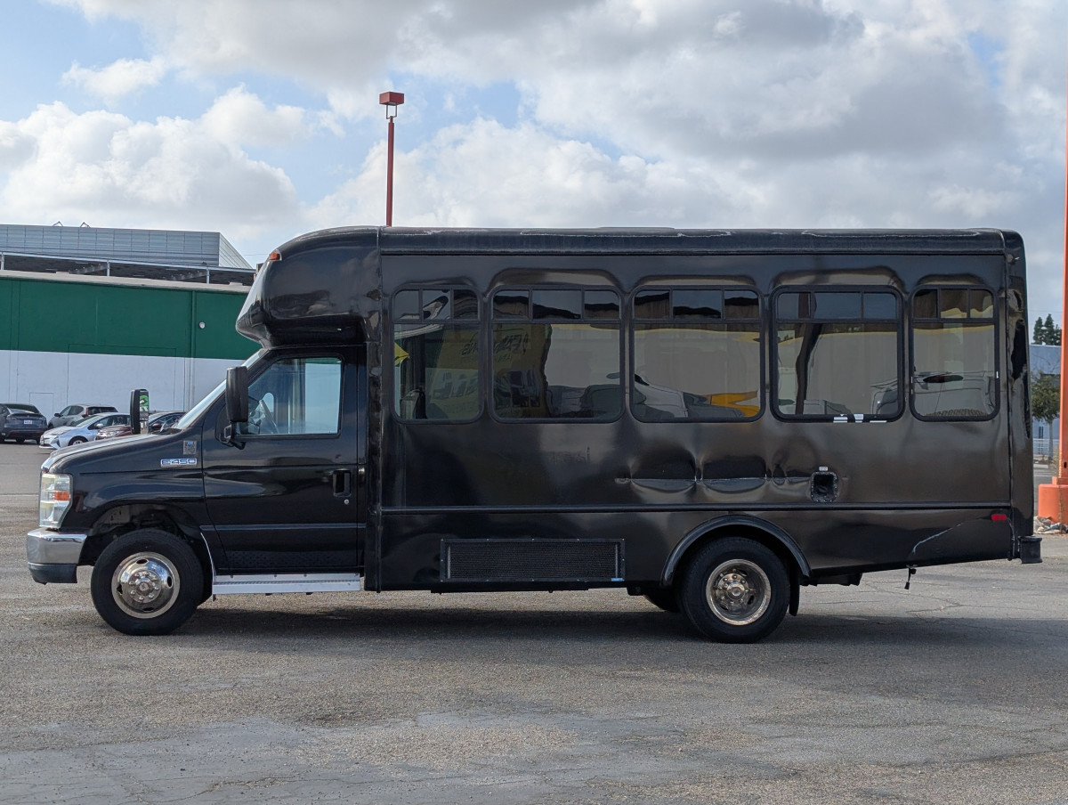 Used 2013 Ford E-450 - photo 10