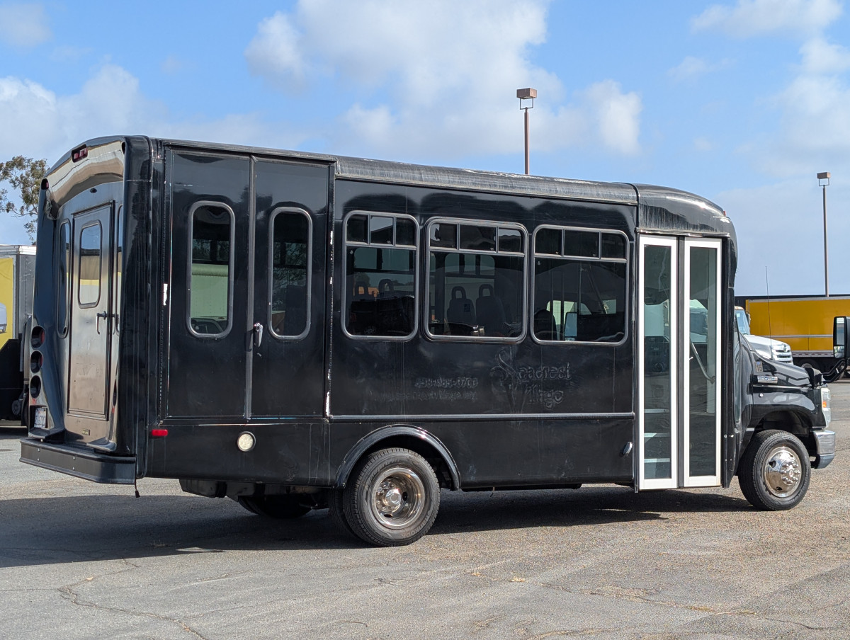Used 2013 Ford E-450 - photo 12