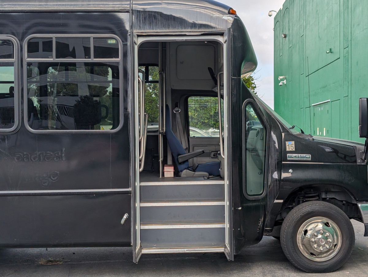 Used 2013 Ford E-450 - photo 14
