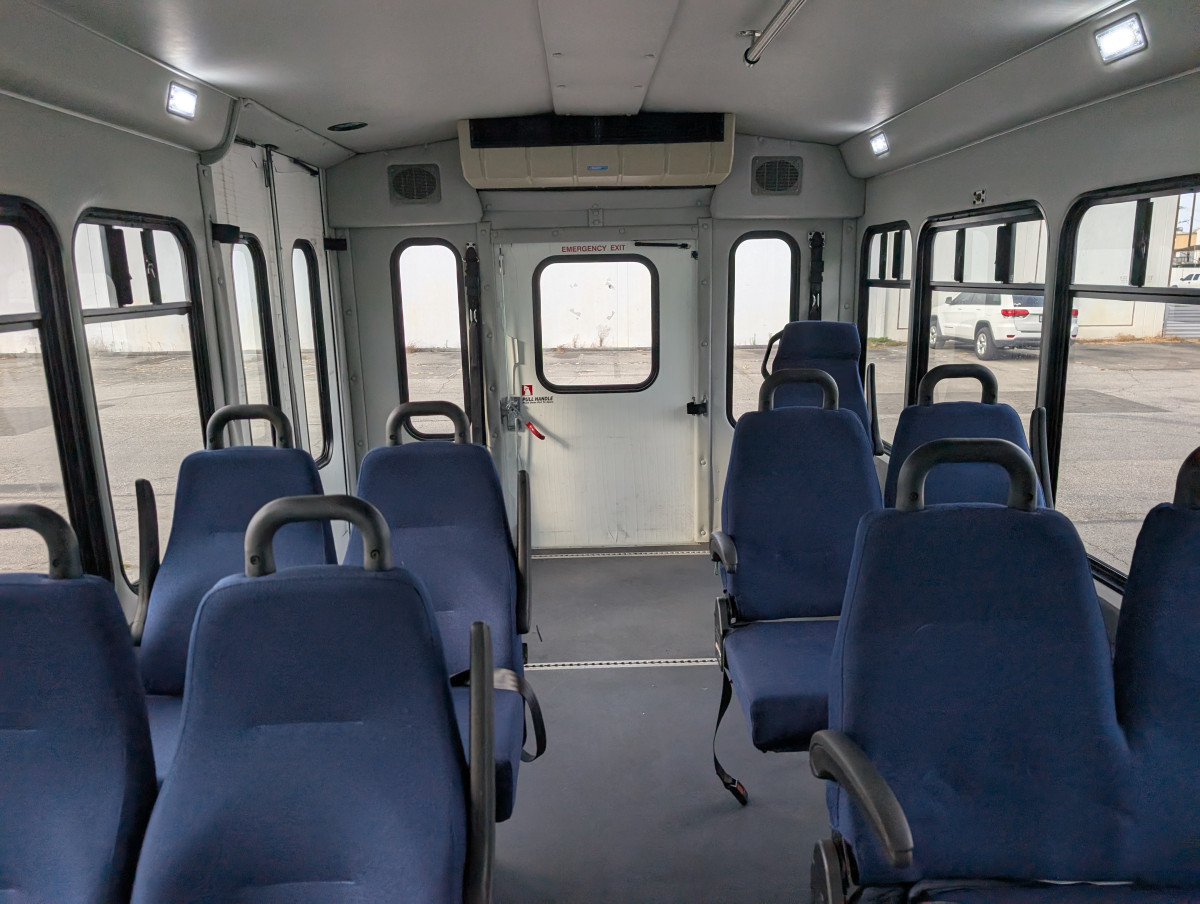 Used 2013 Ford E-450 - photo 19
