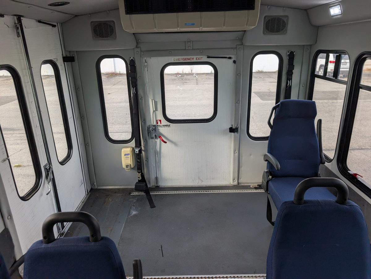 Used 2013 Ford E-450 - photo 20