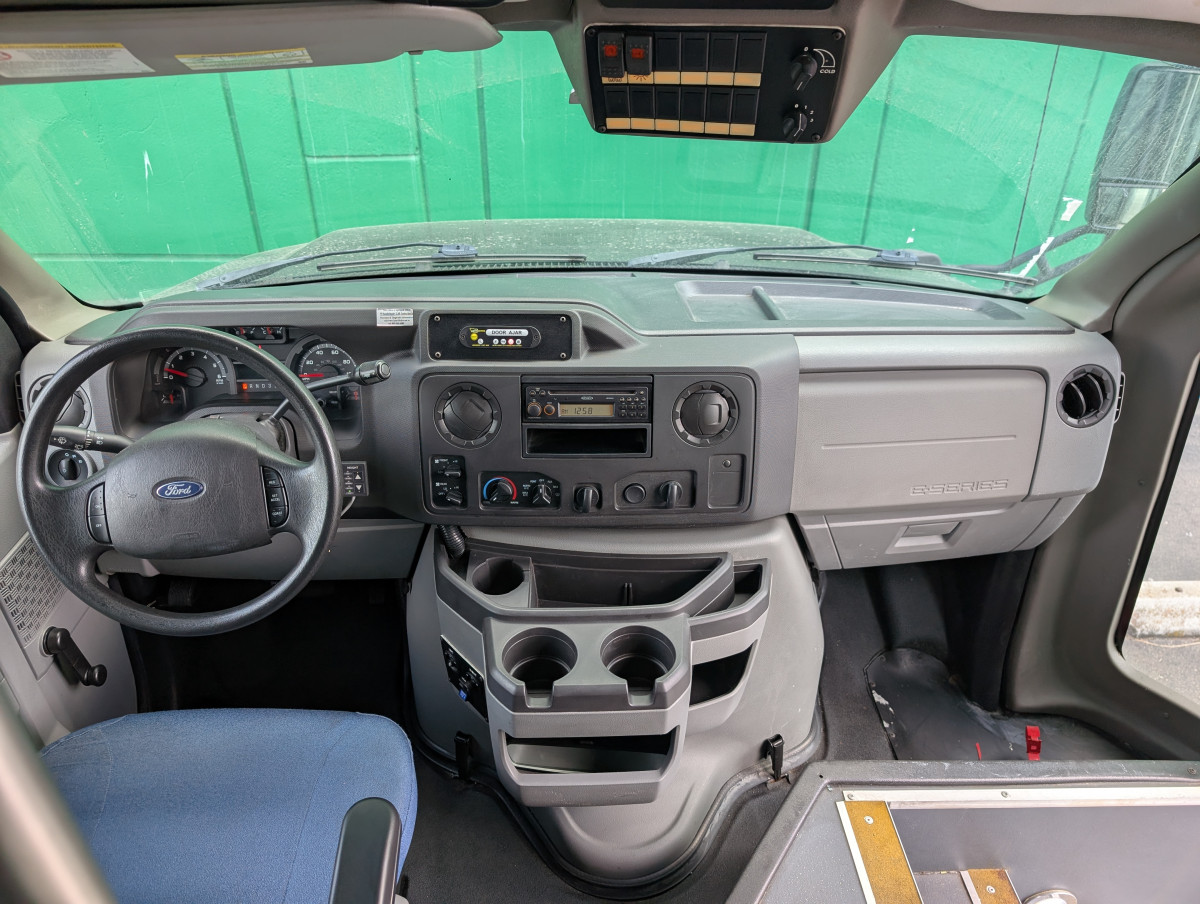 Used 2013 Ford E-450 - photo 22