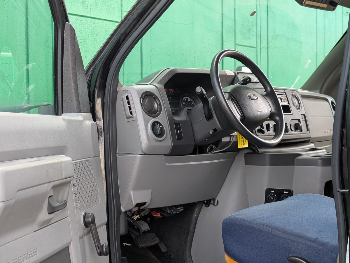 Used 2013 Ford E-450 - photo 24