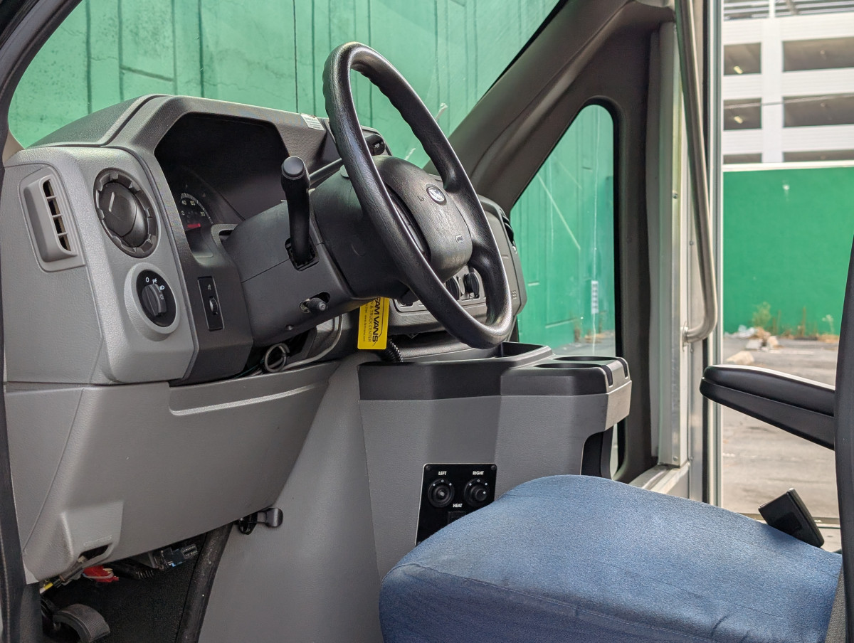 Used 2013 Ford E-450 - photo 25