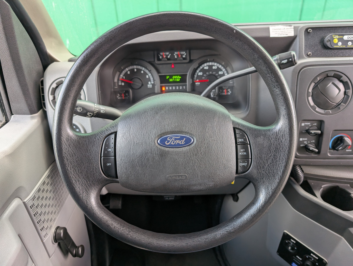 Used 2013 Ford E-450 - photo 27